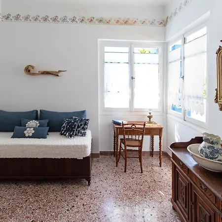 Traditional House Inside Filoti, Naxos * Filótion