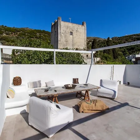 Traditional House Inside Filoti, Naxos Daire *