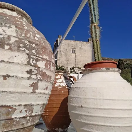 Daire Traditional House Inside Filoti, Naxos *
