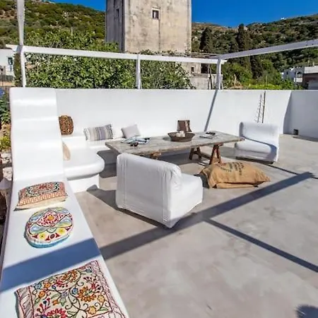 Traditional House Inside Filoti, Naxos Apartamento